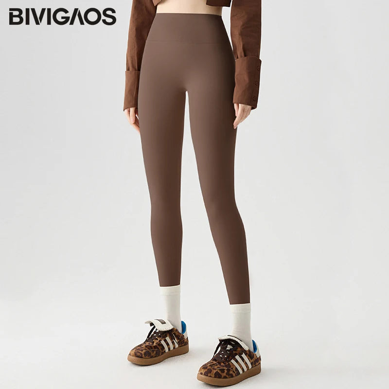 Leggings de sport et de fitness BIVIGAOS Printemps-Été, colorés, sans coutures, effet peau de requin, fins, élastiques et moulants.