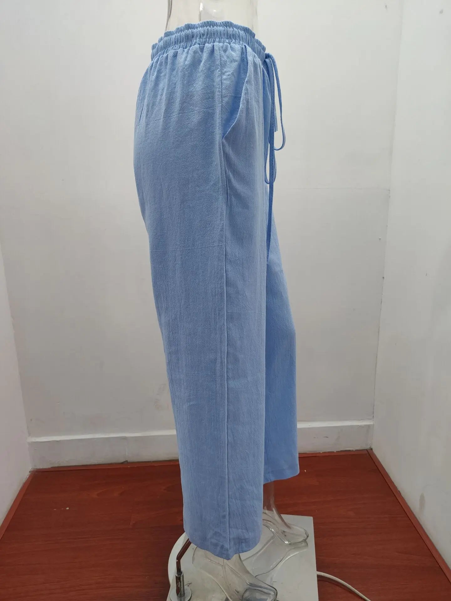 Nouveaux vêtements décontractés d'été et d'automne pour femmes en Europe, en Amérique et en Europe. Pantalons décontractés amples en coton et chanvre.