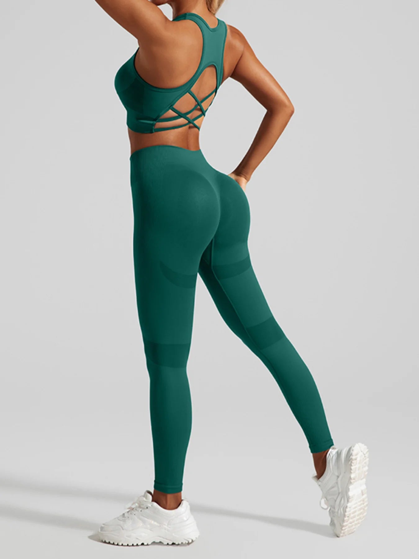 Ensemble de sport sans coutures pour femme : pantalon de yoga taille haute et brassière de sport avec coussinets amovibles pour un effet push-up fessier, idéal pour la course et l'entraînement.