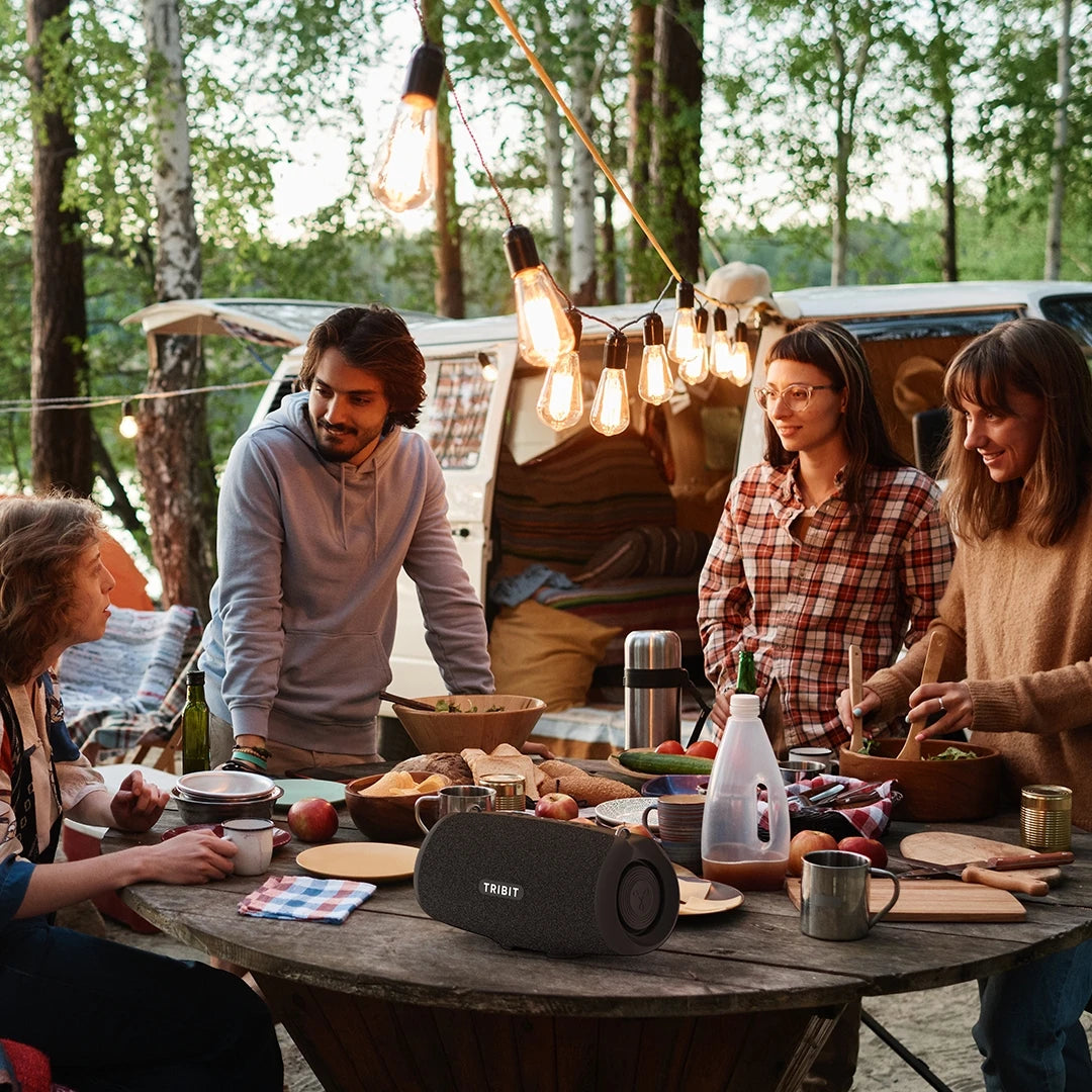 Enceinte Bluetooth portable TRIBIT StormBox Lava 80W avec batterie externe intégrée, contrôle via application, étanche IP67, idéale pour les activités de plein air, le camping et les fêtes.