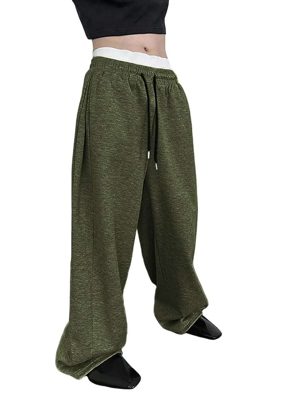 Pantalon de jogging pour homme, coupe droite, idéal pour le sport et la mode urbaine. Pantalon ample et décontracté avec cordon de serrage et plusieurs poches.
