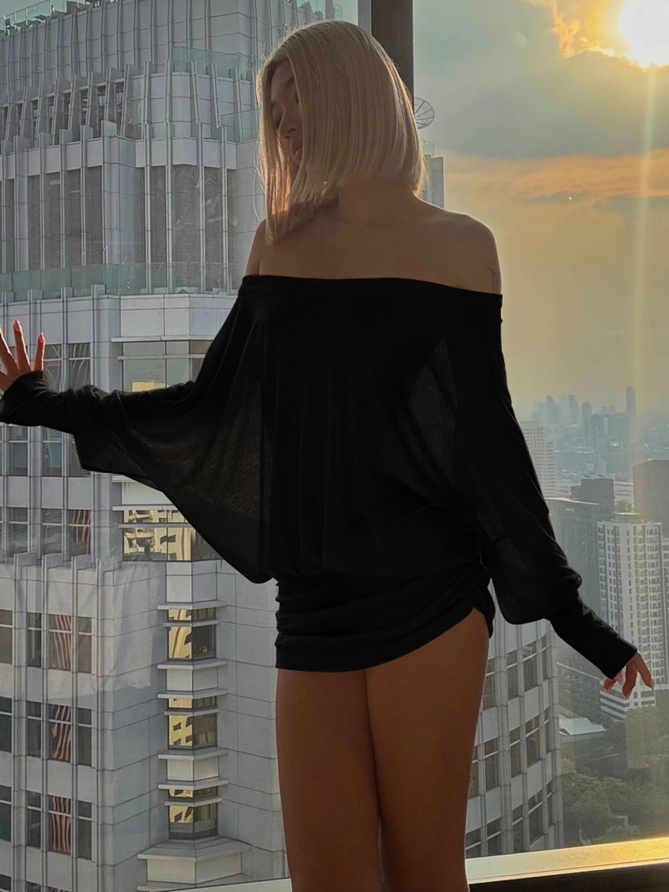 Robe mini Dulzura à épaules dénudées et manches longues, ornée de patchwork froncé, pour femme, tenue sexy, élégante et décontractée idéale pour les soirées et les clubs, printemps-été.