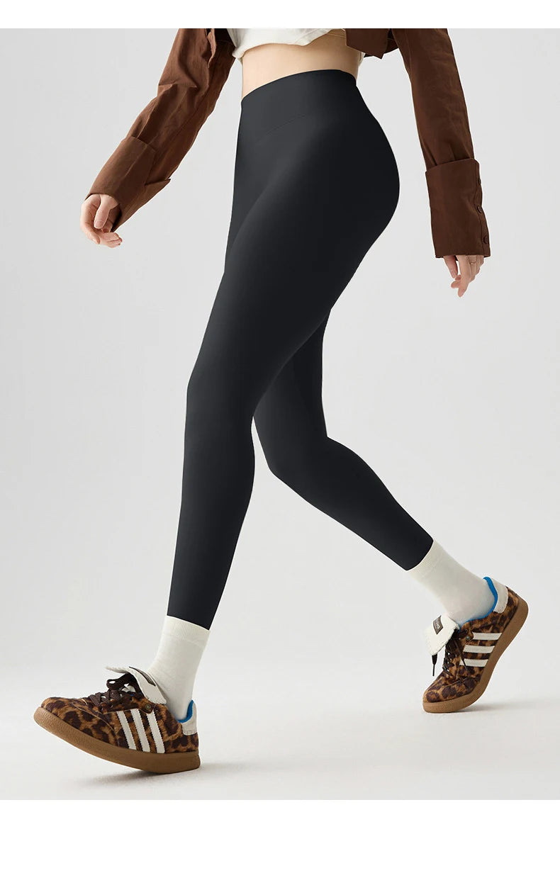 Leggings de sport et de fitness BIVIGAOS Printemps-Été, colorés, sans coutures, effet peau de requin, fins, élastiques et moulants.
