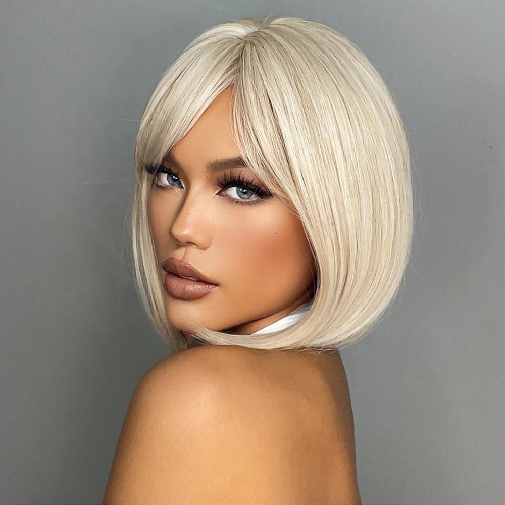 Perruque synthétique blanche, blonde et grise avec frange, coupe courte et lisse, idéale pour le cosplay et le quotidien. Cheveux naturels et résistants à la chaleur.
