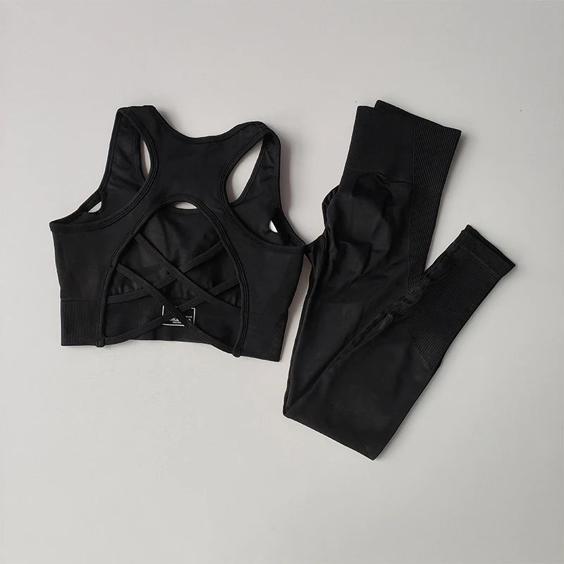 Ensemble de sport sans coutures pour femme : pantalon de yoga taille haute et brassière de sport avec coussinets amovibles pour un effet push-up fessier, idéal pour la course et l'entraînement.