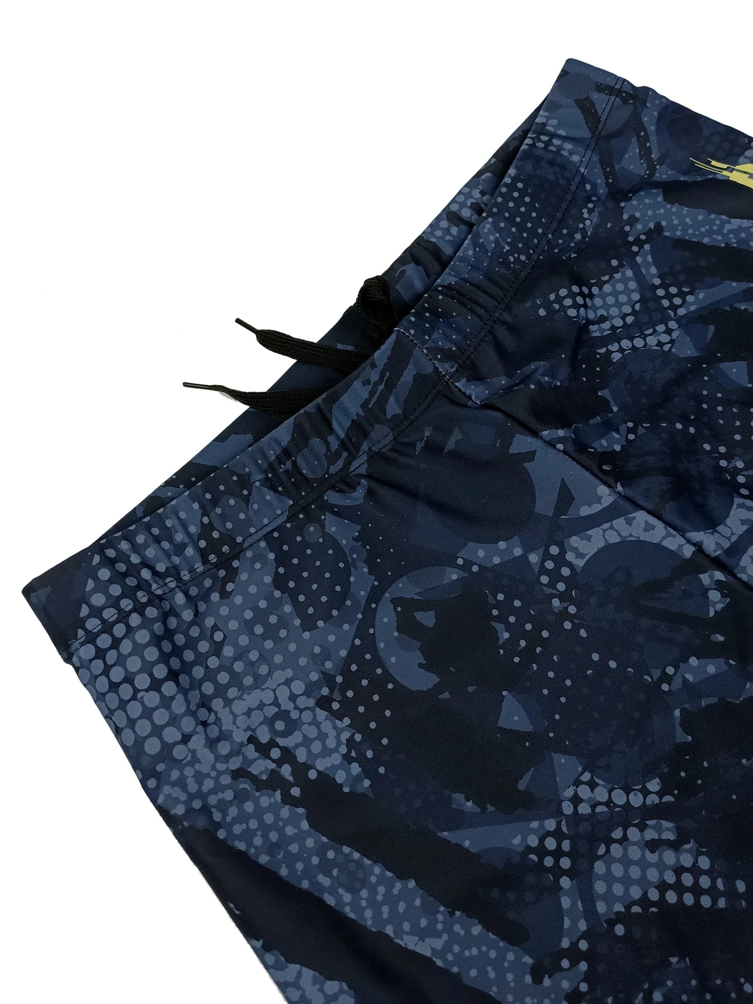 Short de bain homme YUKE, taille asiatique, longueur genou, idéal pour la compétition et l'entraînement. Séchage rapide, imprimé.