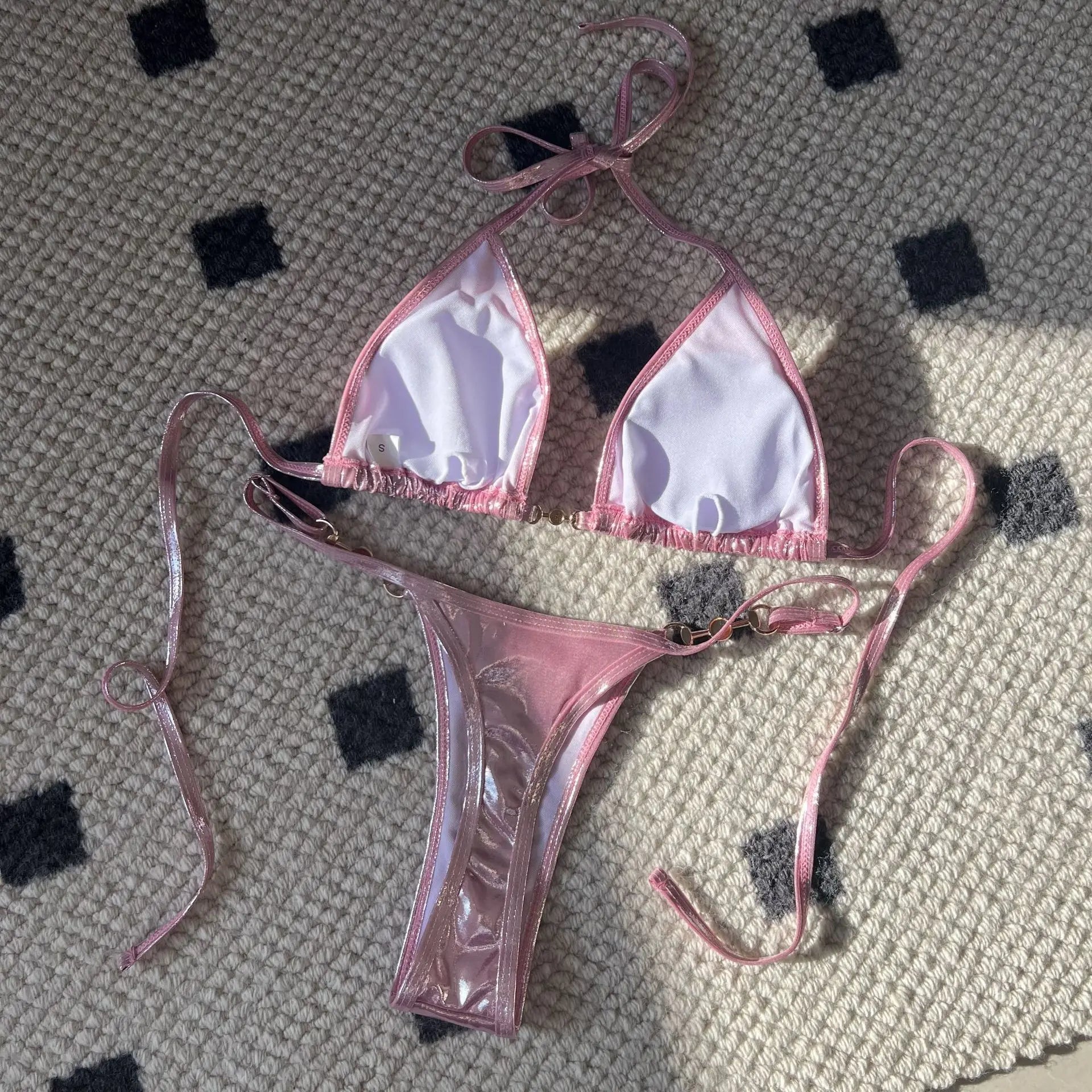 Micro bikini rose brillant 2025 Femme Sexy PU Perles Push-up String Maillot de bain été Maillot de bain bandage vacances