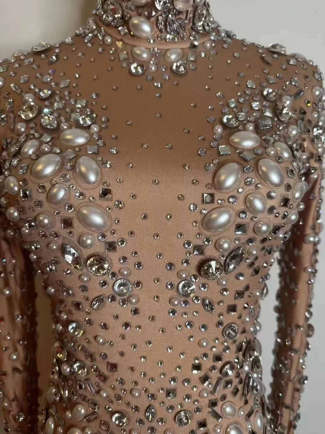 Combinaison moulante transparente extensible à strass scintillants, tenue de soirée idéale pour un anniversaire ou une fête. Leggings sexy style danseuse.