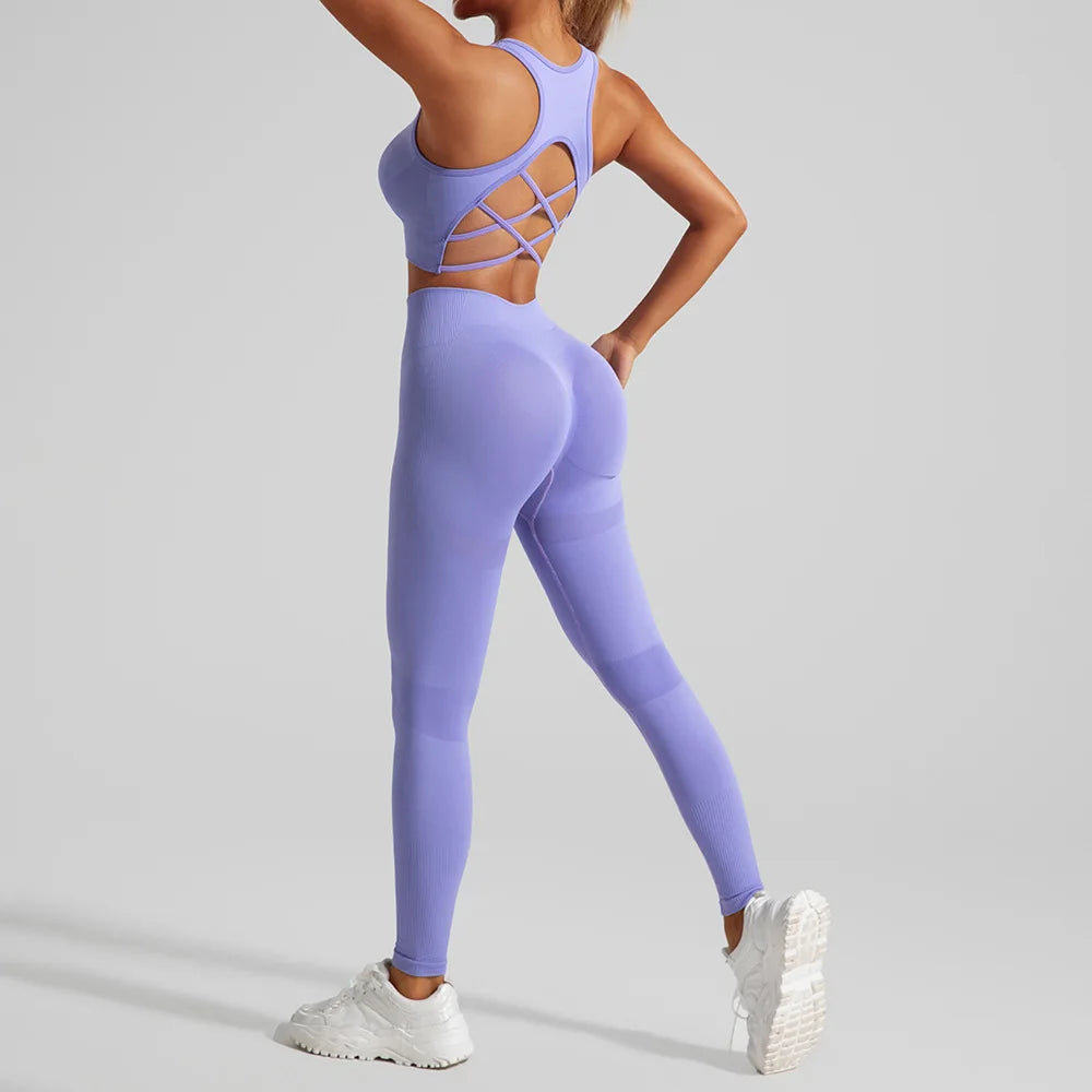 Ensemble de sport sans coutures pour femme : pantalon de yoga taille haute et brassière de sport avec coussinets amovibles pour un effet push-up fessier, idéal pour la course et l'entraînement.