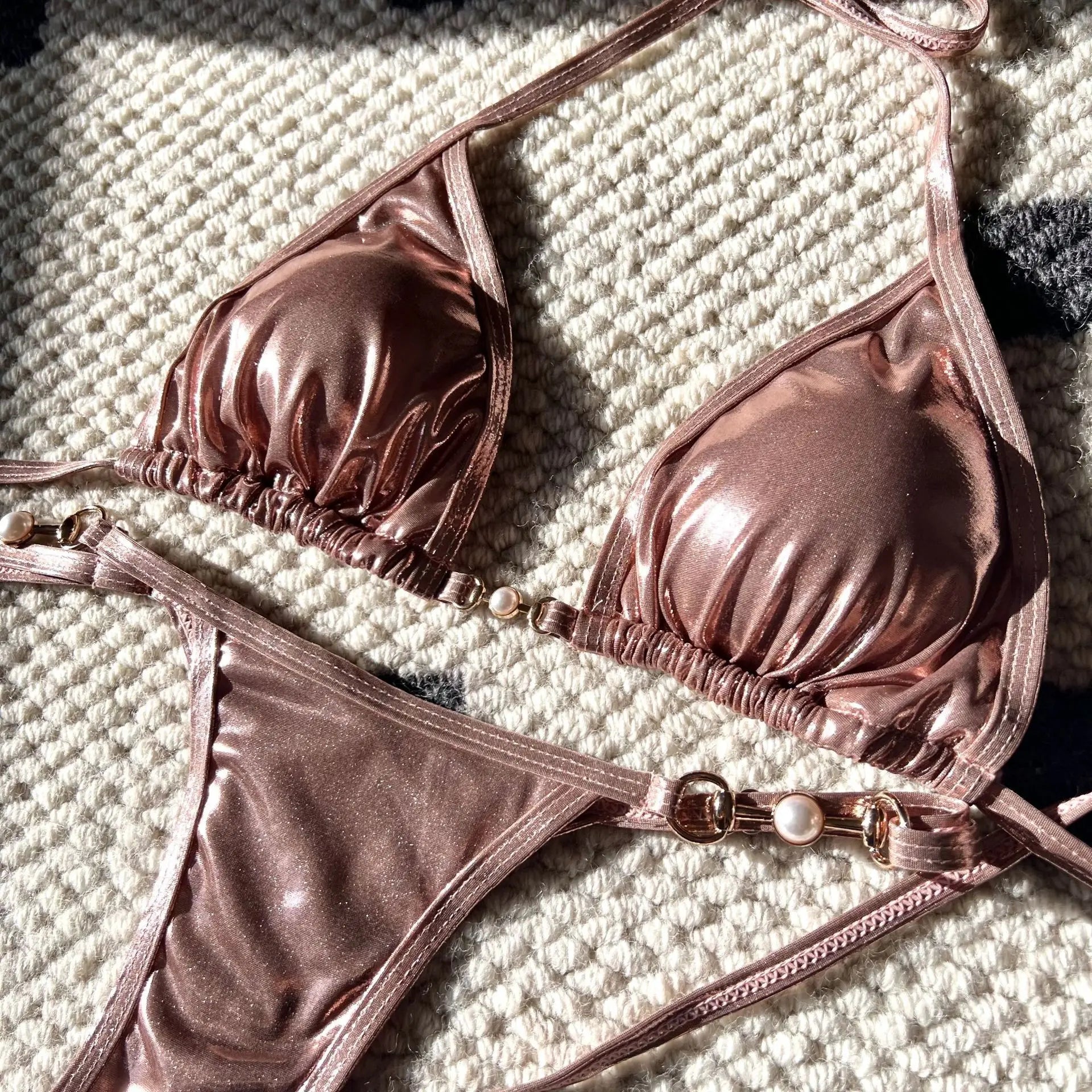 Micro bikini rose brillant 2025 Femme Sexy PU Perles Push-up String Maillot de bain été Maillot de bain bandage vacances