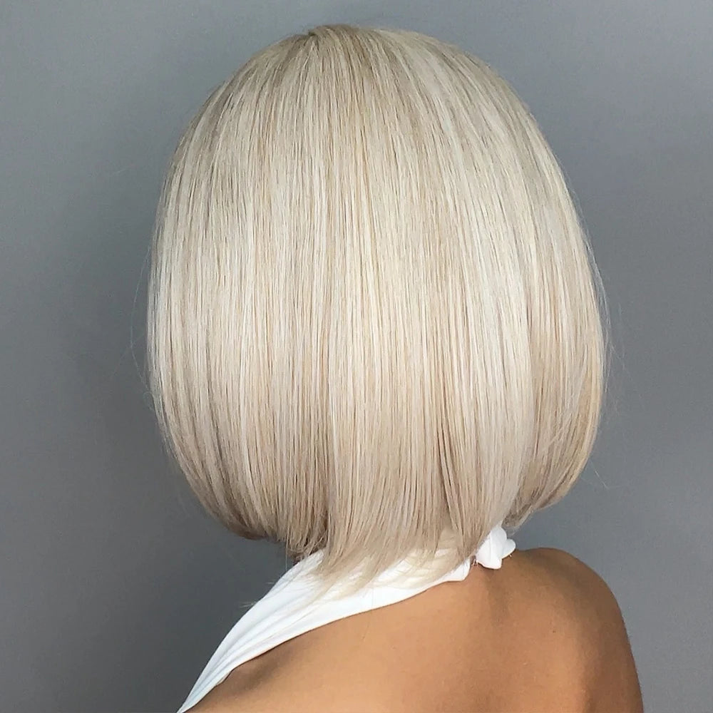 Perruque synthétique blanche, blonde et grise avec frange, coupe courte et lisse, idéale pour le cosplay et le quotidien. Cheveux naturels et résistants à la chaleur.