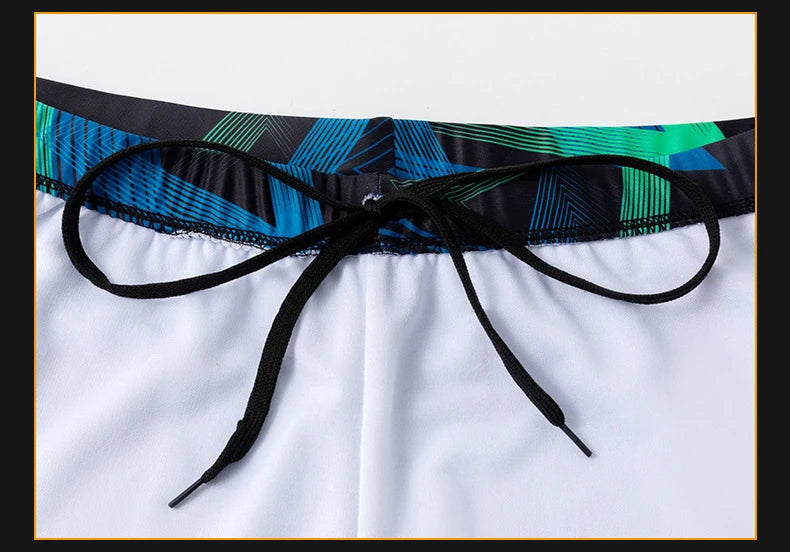 Short de bain homme YUKE, taille asiatique, longueur genou, idéal pour la compétition et l'entraînement. Séchage rapide, imprimé.