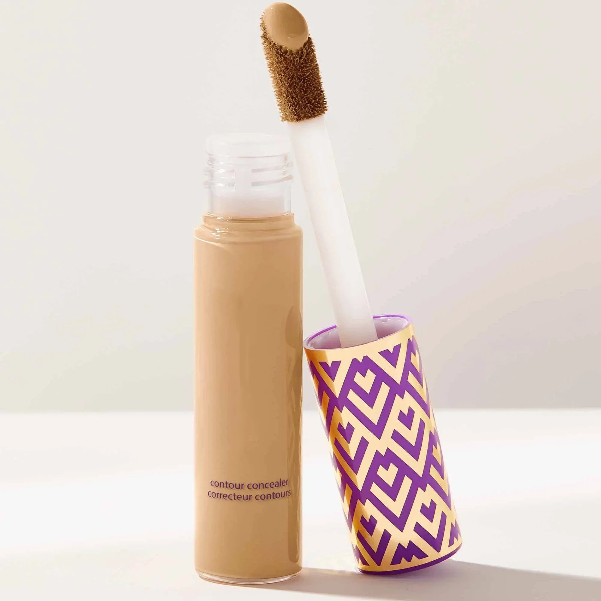 Fond de teint liquide correcteur crème de base waterproof matifiant camoufle cernes, imperfections, marques d'acné et taches.