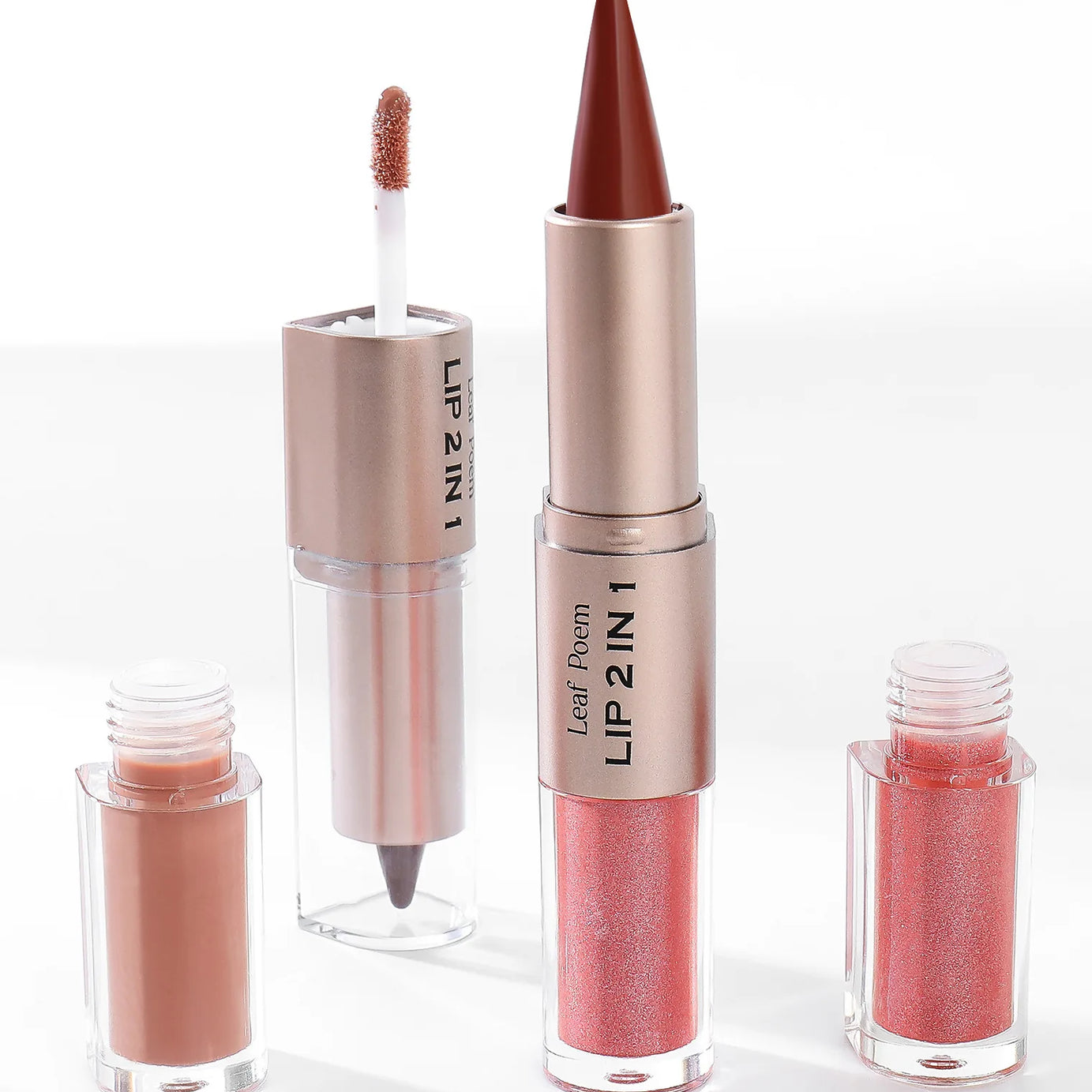 Crayon contour des lèvres noir et marron effilé, double embout miroir, effet repulpant, gloss cristal, maquillage pour des lèvres rouges sexy