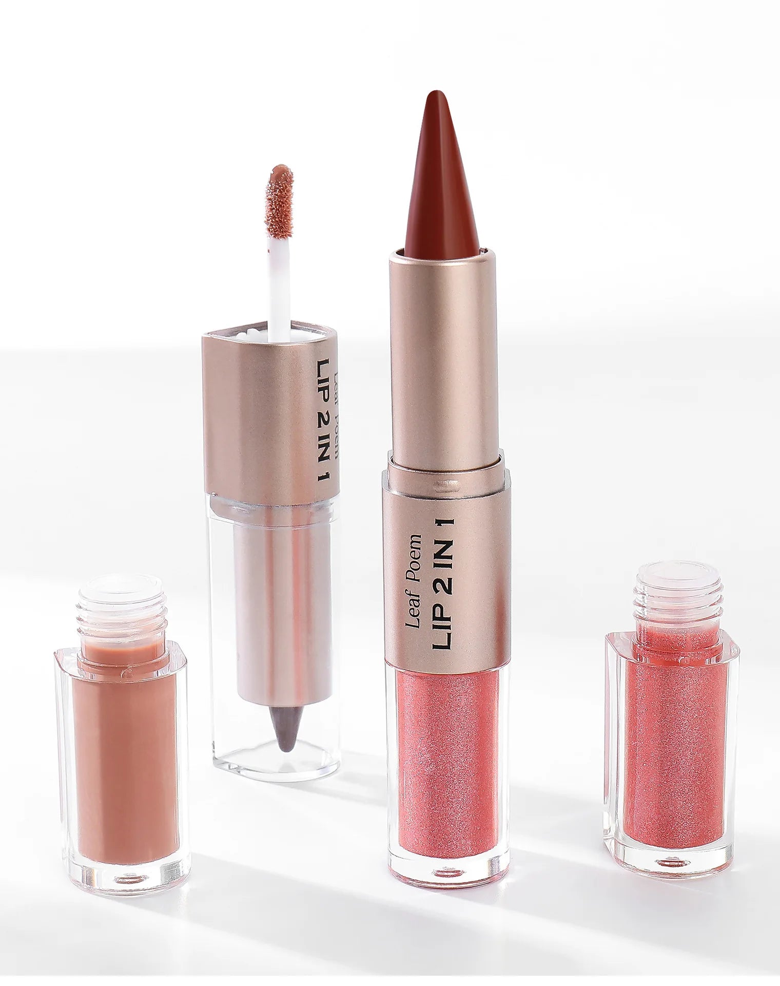 Crayon contour des lèvres noir et marron effilé, double embout miroir, effet repulpant, gloss cristal, maquillage pour des lèvres rouges sexy