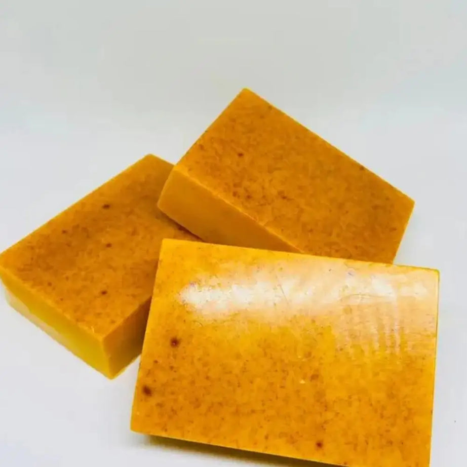 Savon Artisanal Curcuma & Acide Kojique au Citron – Éclat, Anti-Taches Visage & Corps – 100g