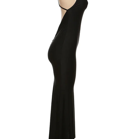Robe longue Nibber rouge brillante à fines bretelles, dos nu, décolleté froncé, style hipster streetwear, femme.