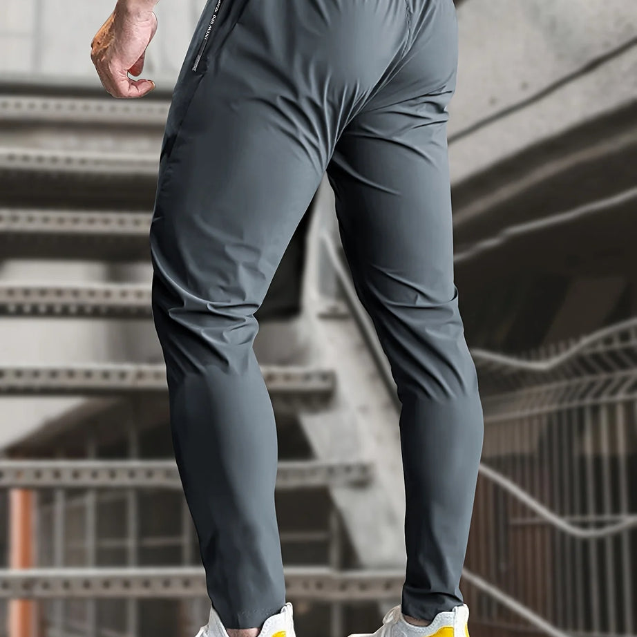 Pantalon de jogging homme, idéal pour la pêche. Modèle en soie glacée extensible avec poches zippées. Pantalon de sport respirant et élastique. Idée cadeau pour homme.