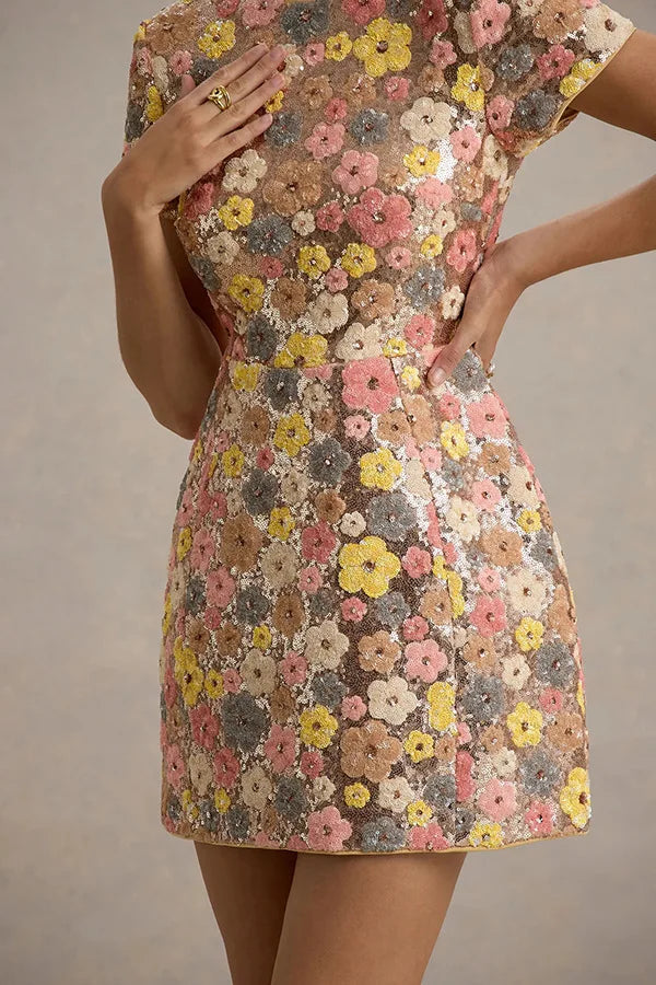 Robe courte élégante à manches courtes et col rond pour femme, ornée de sequins et de patchwork, collection printemps-été 2025. Robe de soirée décontractée et sexy pour femme cintrée.