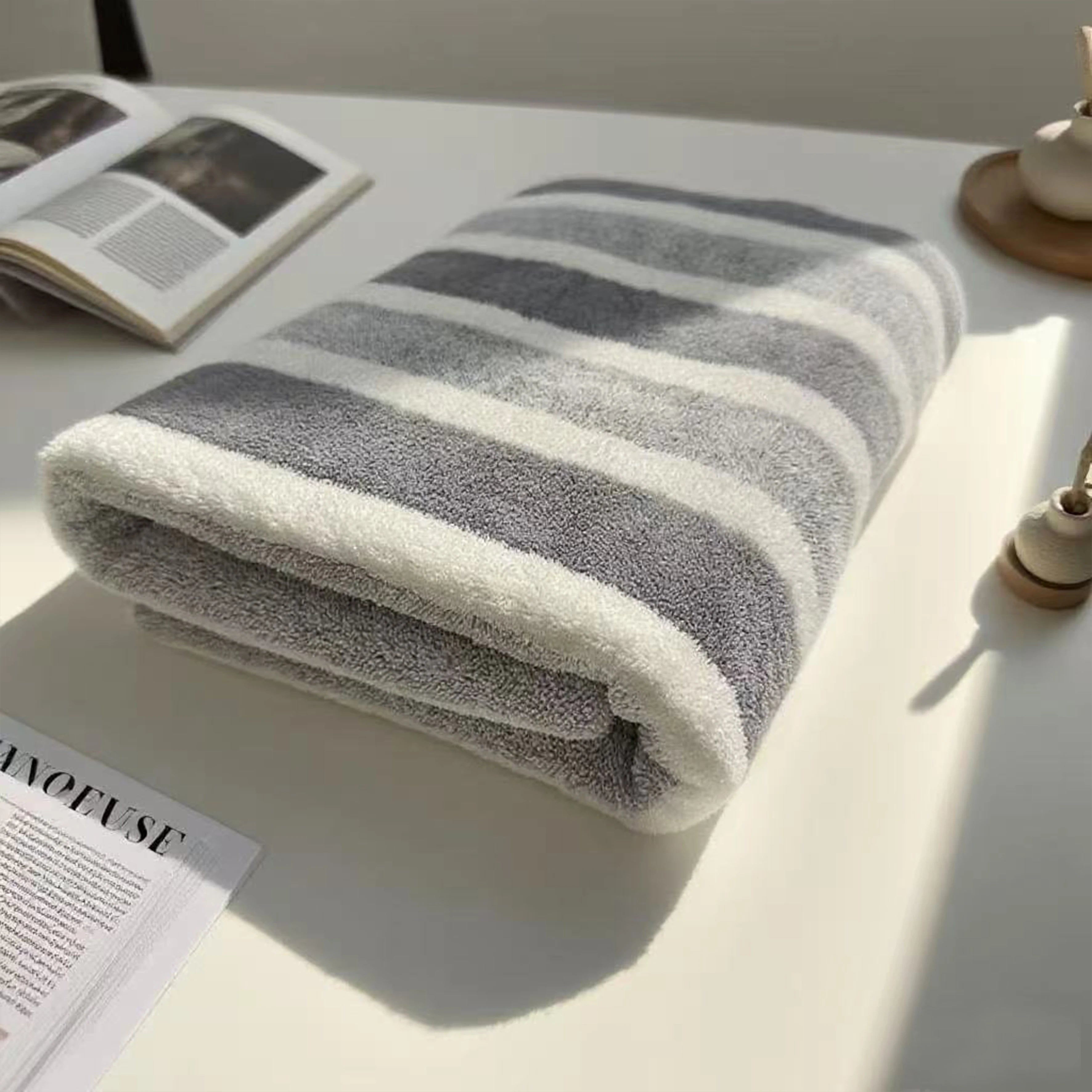 Toalla de baño gruesa de 1 unidad, con gran absorción de agua y secado rápido, no suelta pelusa, duradera, muy adecuada para familias y playas.