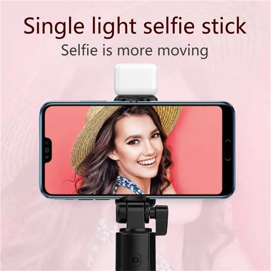 Perche à selfie sans fil avec support de téléphone, mini trépied multifonctionnel rétractable de 74 cm, lampe selfie LED et déclencheur à distance Bluetooth.