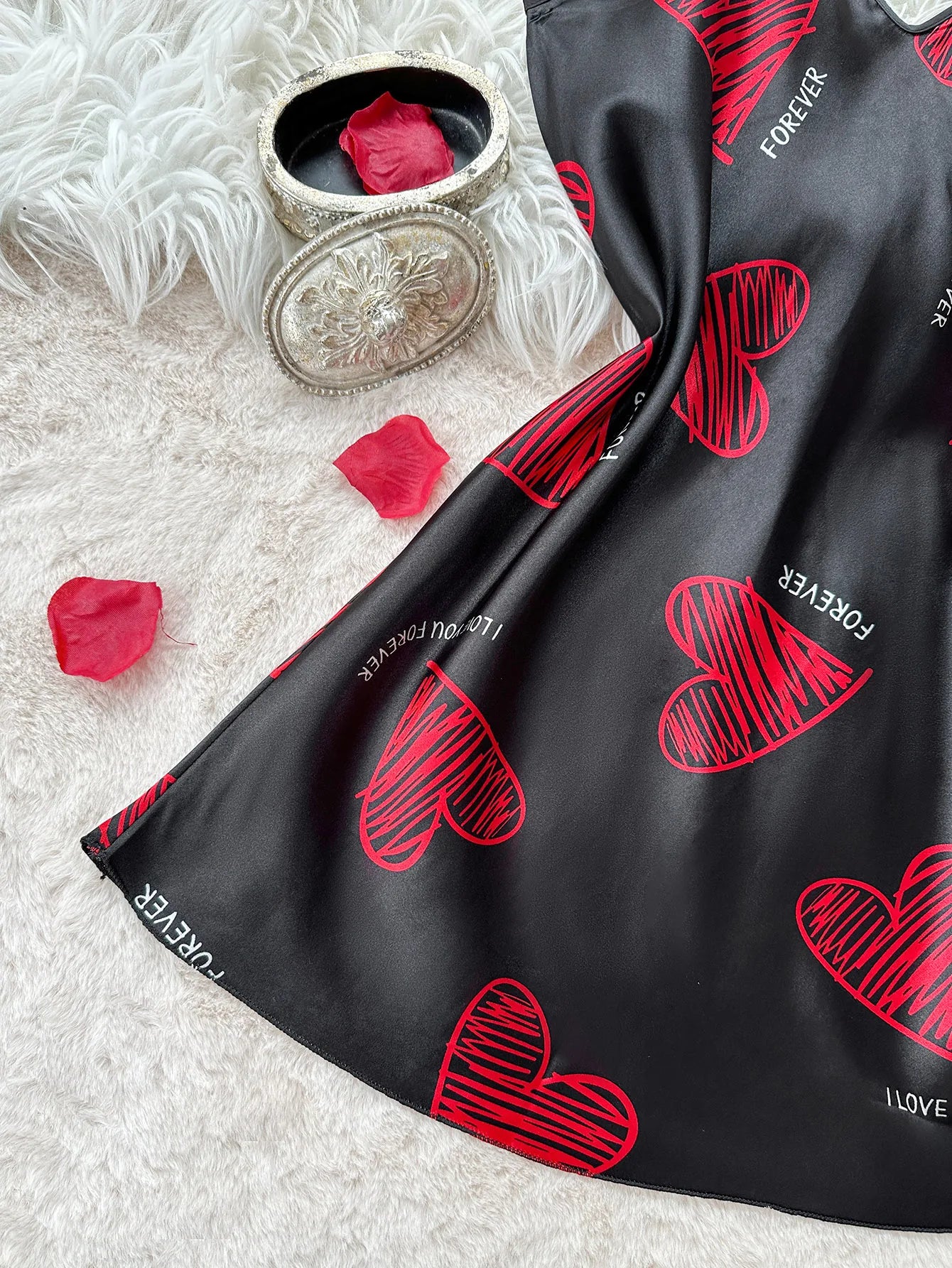 Nuisette en satin à imprimé lèvres rouges pour la Saint-Valentin, mini-robe de nuit dos nu à col en V, vêtements de nuit pour femmes