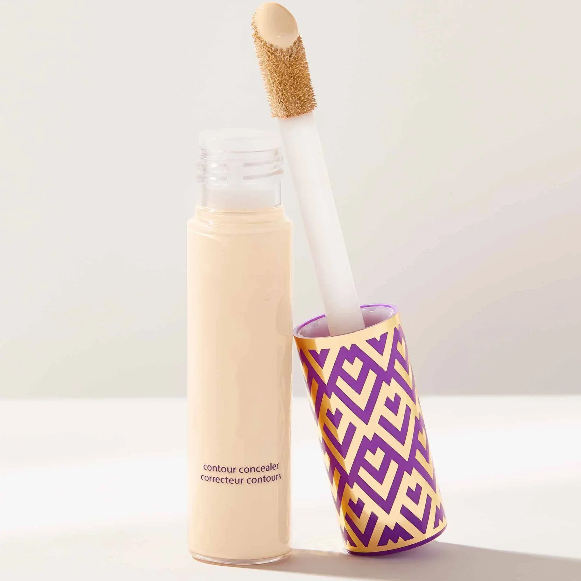 Fond de teint liquide correcteur crème de base waterproof matifiant camoufle cernes, imperfections, marques d'acné et taches.