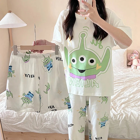 Ensemble pyjama d'été pour femme, col rond, trois pièces : manches courtes, short et pantalon. Motif dessin animé.