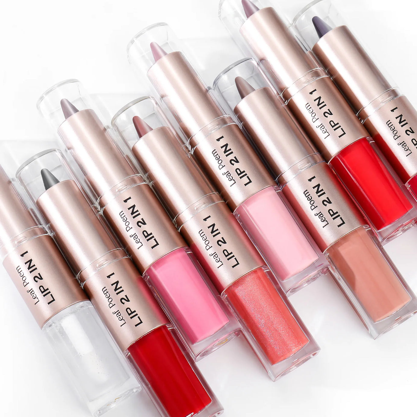 Crayon contour des lèvres noir et marron effilé, double embout miroir, effet repulpant, gloss cristal, maquillage pour des lèvres rouges sexy