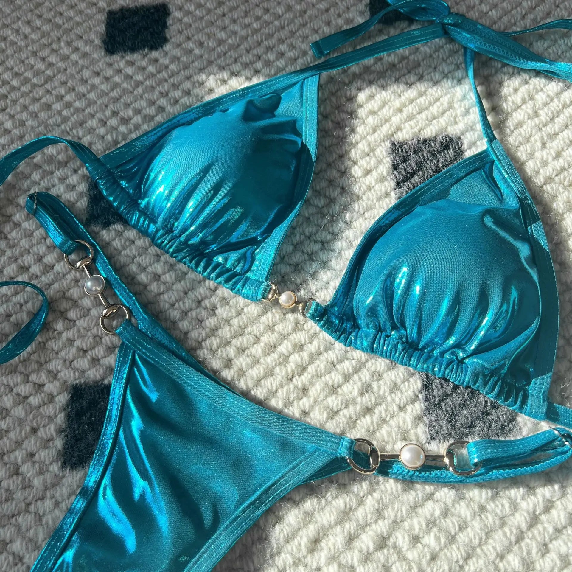 Micro bikini rose brillant 2025 Femme Sexy PU Perles Push-up String Maillot de bain été Maillot de bain bandage vacances