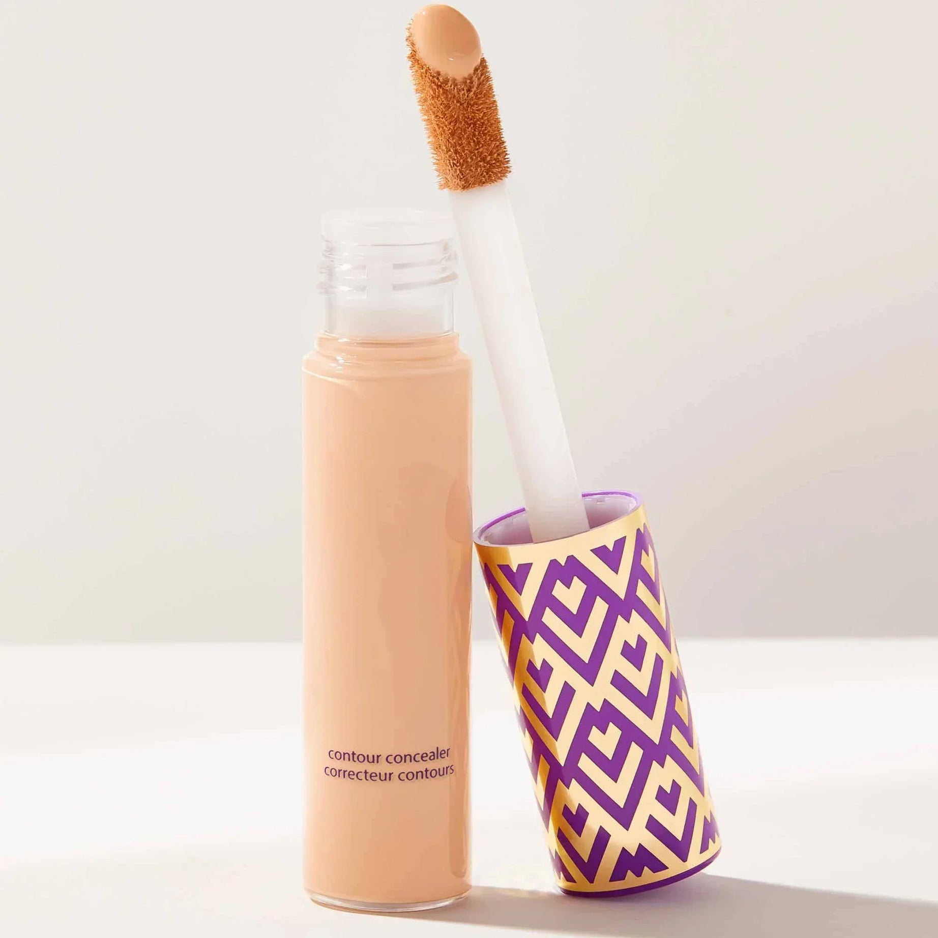 Fond de teint liquide correcteur crème de base waterproof matifiant camoufle cernes, imperfections, marques d'acné et taches.
