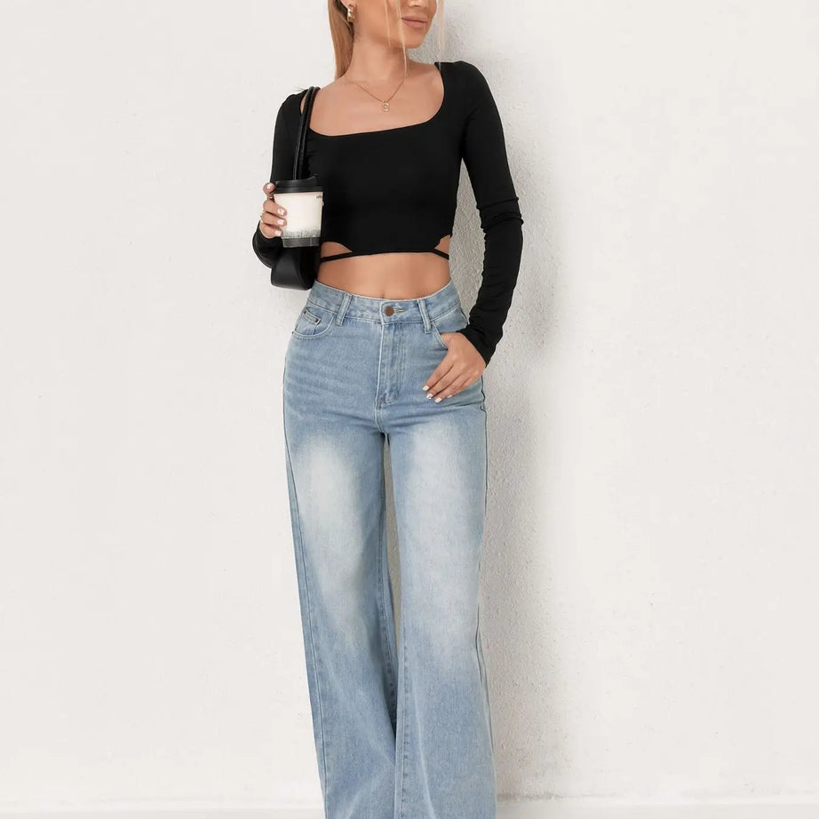 Jeans femme bleu délavé à jambes larges, style européen et tendance N Trend. Confortables et faciles à assortir.