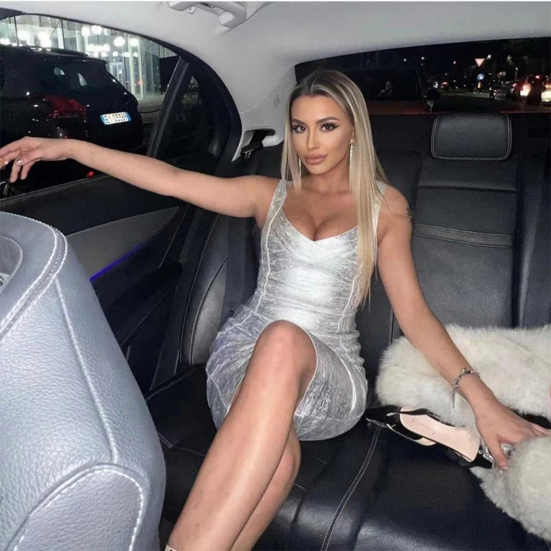 Robe mini sans manches dorée métallisée brillante, robe moulante brillante à bretelles, tenue glamour pour soirée, cocktail, bal de promo, mariage, invitée, cérémonie