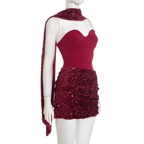 Robe mini bustier chic à sequins patchwork, col foulard, épaules dénudées, taille cintrée, plissée, idéale pour les soirées.