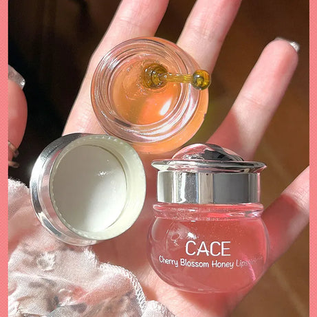 Baume à lèvres CACE au miel et aux fleurs de cerisier — Hydratation intense et repulpante, fini brillant riche en eau, non collant,