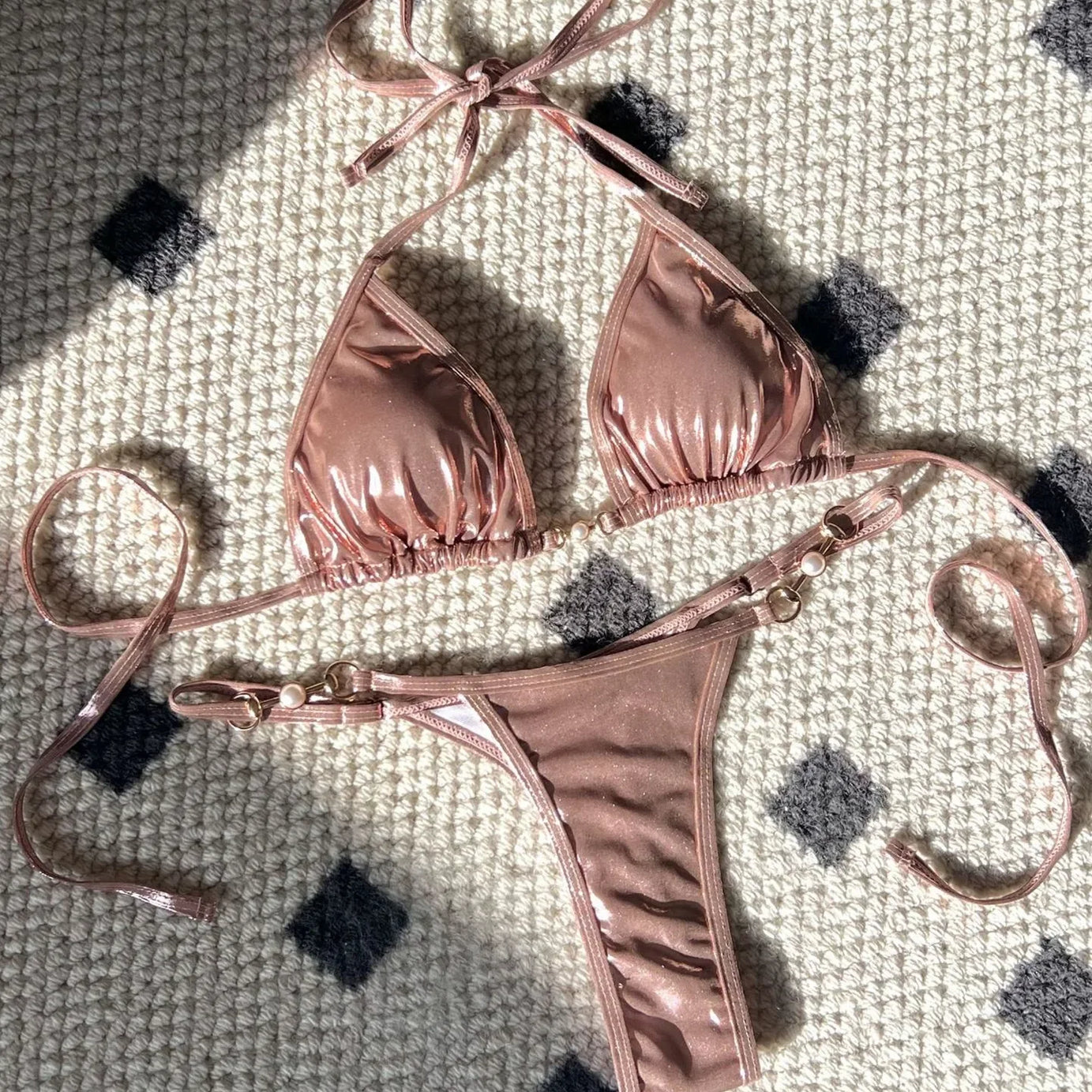 Micro bikini rose brillant 2025 Femme Sexy PU Perles Push-up String Maillot de bain été Maillot de bain bandage vacances