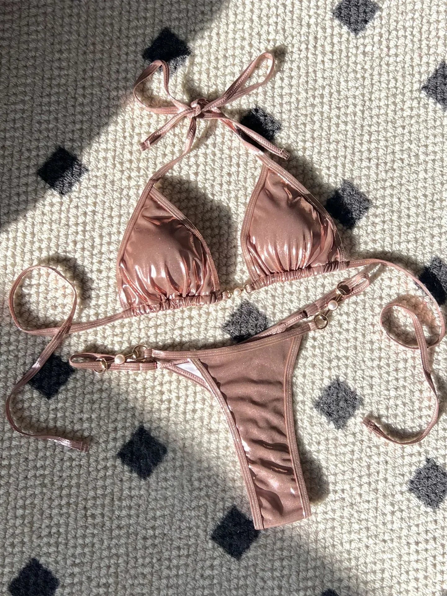 Micro bikini rose brillant 2025 Femme Sexy PU Perles Push-up String Maillot de bain été Maillot de bain bandage vacances