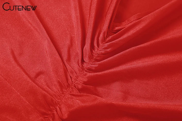 Robe longue Nibber rouge brillante à fines bretelles, dos nu, décolleté froncé, style hipster streetwear, femme.