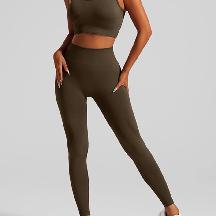 Ensemble de sport sans coutures pour femme : pantalon de yoga taille haute et brassière de sport avec coussinets amovibles pour un effet push-up fessier, idéal pour la course et l'entraînement.