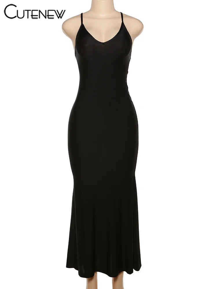 Robe longue Nibber rouge brillante à fines bretelles, dos nu, décolleté froncé, style hipster streetwear, femme.