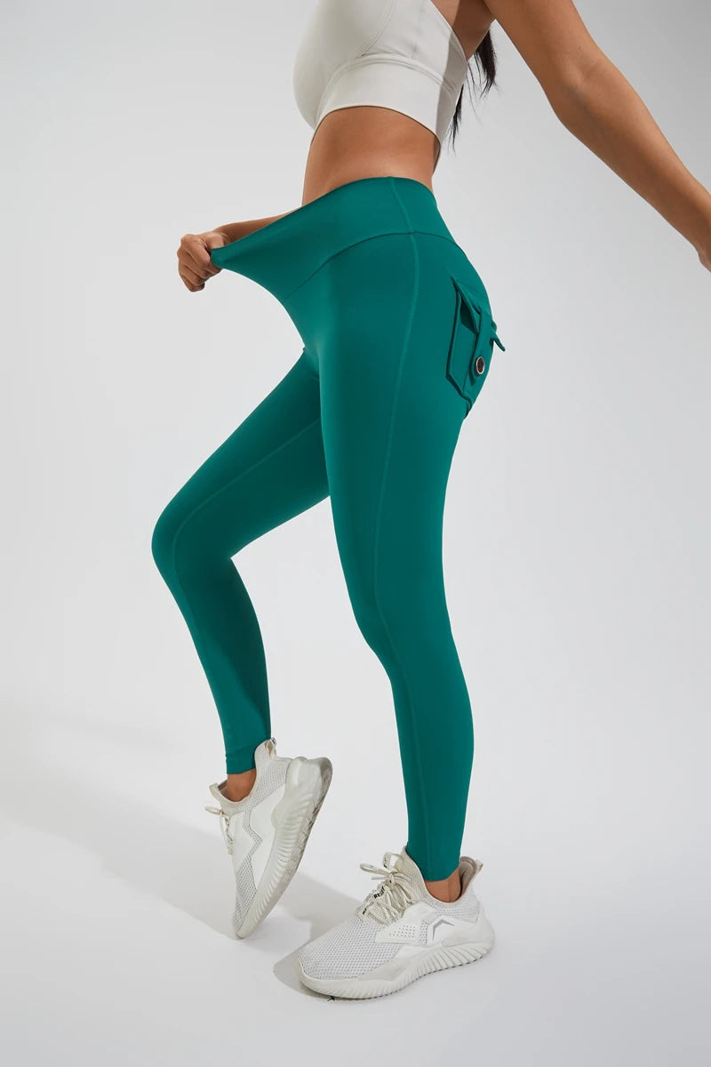 Pantalon de yoga en nylon DIAS FIT JOY, avec poches arrière, effet push-up, respirant et sans coutures apparentes.