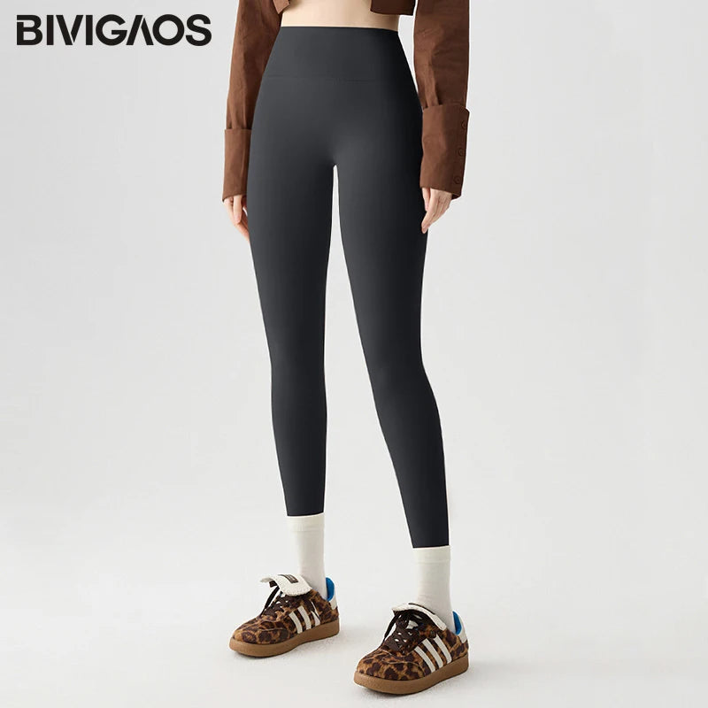 Leggings de sport et de fitness BIVIGAOS Printemps-Été, colorés, sans coutures, effet peau de requin, fins, élastiques et moulants.