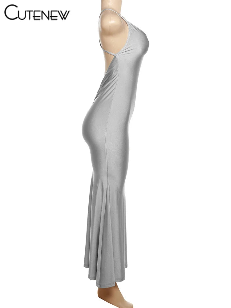Robe longue Nibber rouge brillante à fines bretelles, dos nu, décolleté froncé, style hipster streetwear, femme.