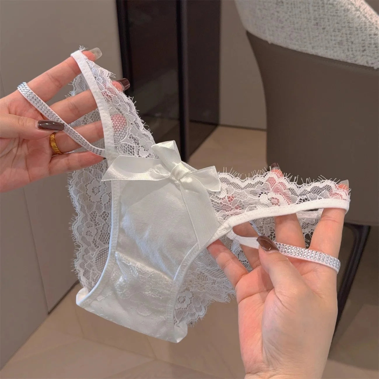 Culotte string sexy en dentelle et strass pour fille, sous-vêtements féminins, string ajouré transparent, lingerie intime