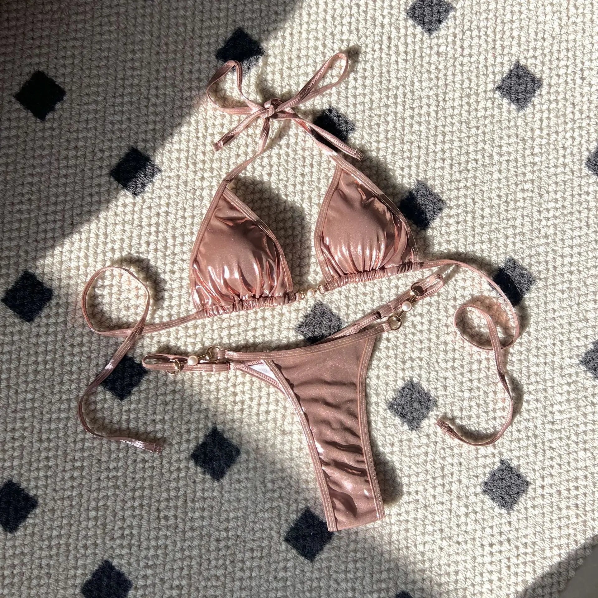 Micro bikini rose brillant 2025 Femme Sexy PU Perles Push-up String Maillot de bain été Maillot de bain bandage vacances