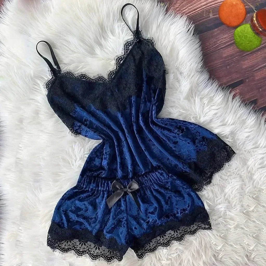 Ensemble de pyjama d'été en dentelle et satin sexy pour femme, composé d'un haut court et d'un short. Vêtement d'intérieur et de détente.