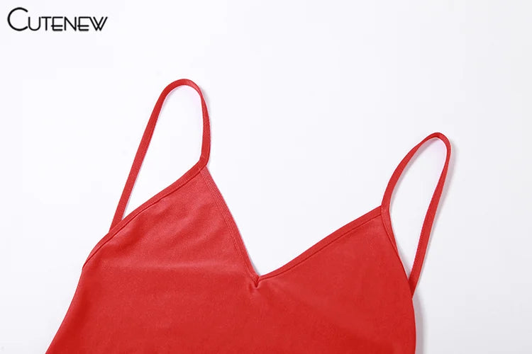 Robe longue Nibber rouge brillante à fines bretelles, dos nu, décolleté froncé, style hipster streetwear, femme.