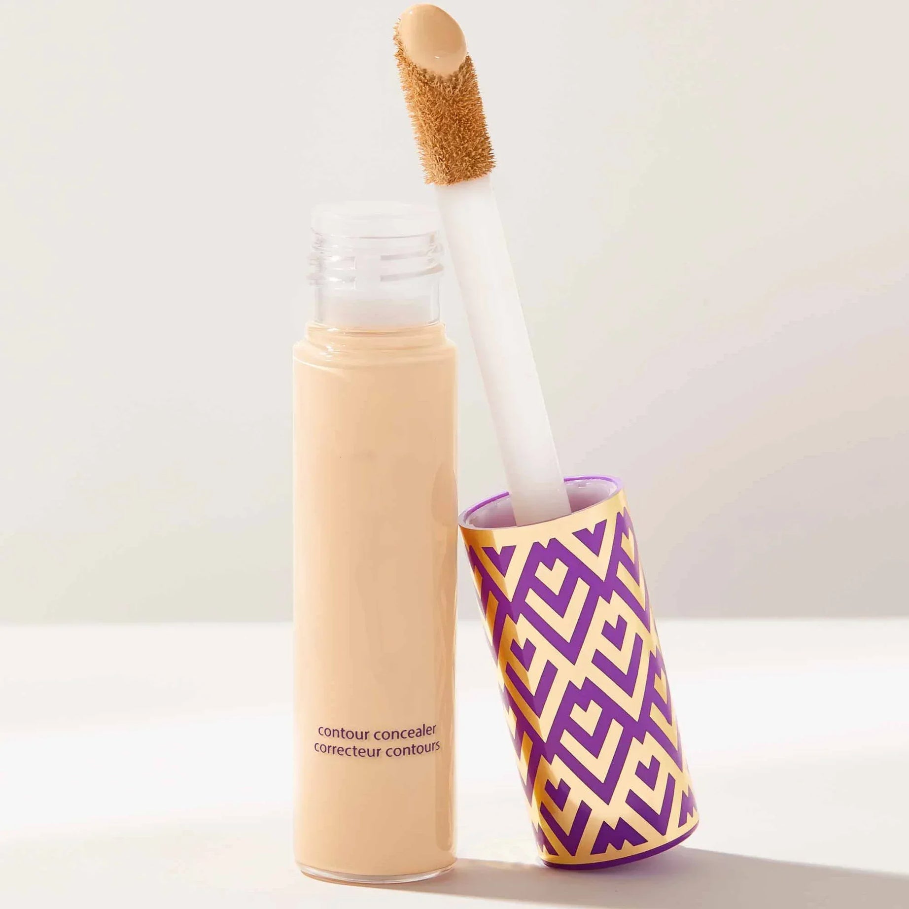 Fond de teint liquide correcteur crème de base waterproof matifiant camoufle cernes, imperfections, marques d'acné et taches.