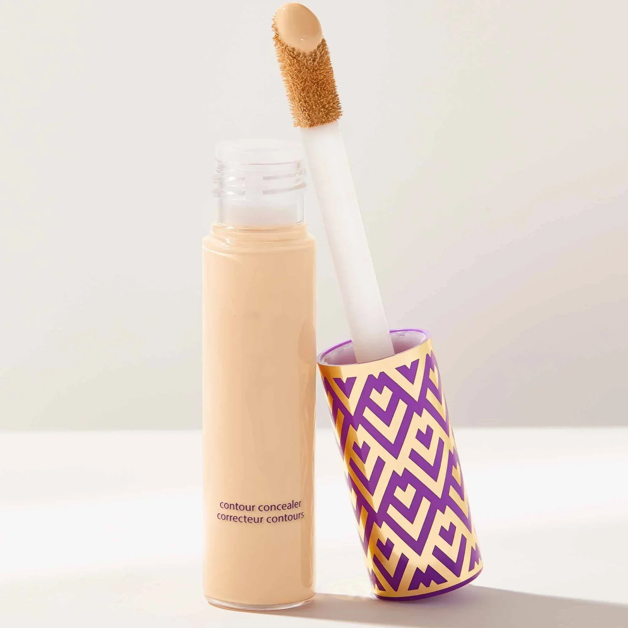 Fond de teint liquide correcteur crème de base waterproof matifiant camoufle cernes, imperfections, marques d'acné et taches.
