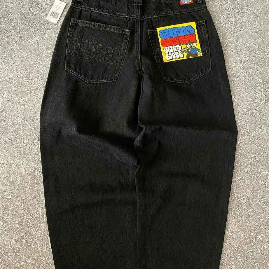 Jean homme brodé Sakura, coupe slim droite, délavage clair, coton stretch, style streetwear décontracté, plusieurs tailles disponibles.